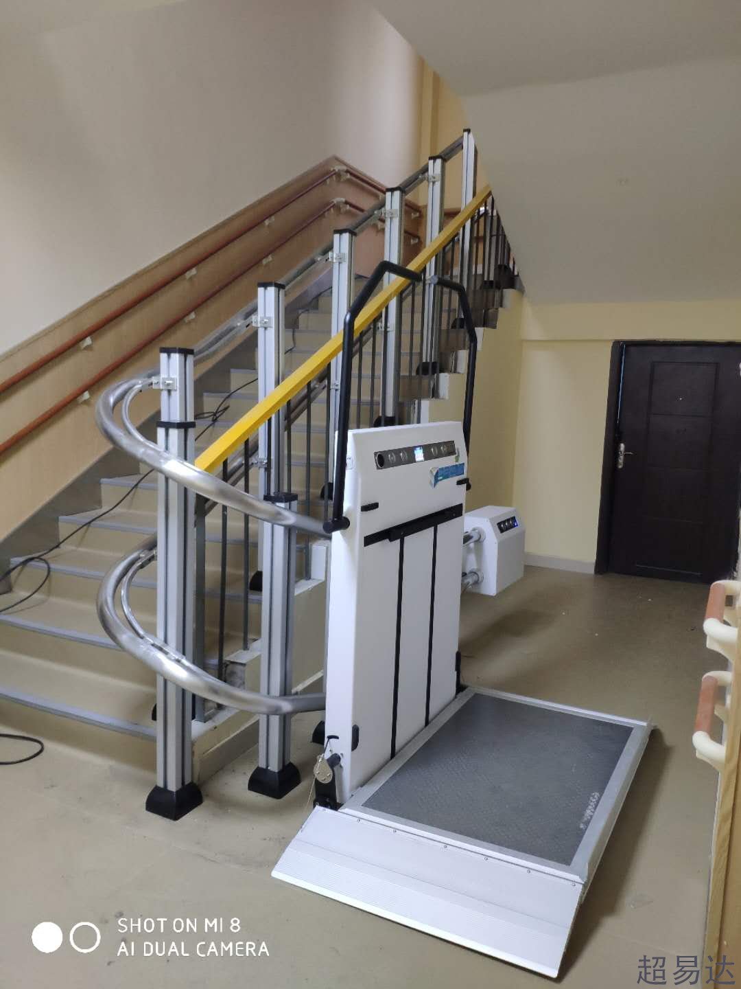 曲線斜掛升降平臺